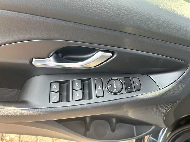 Hyundai i30 cw ADVANTAGE AUTOMATIK !! ! ADVANTAGE AUTOMATIK !! !