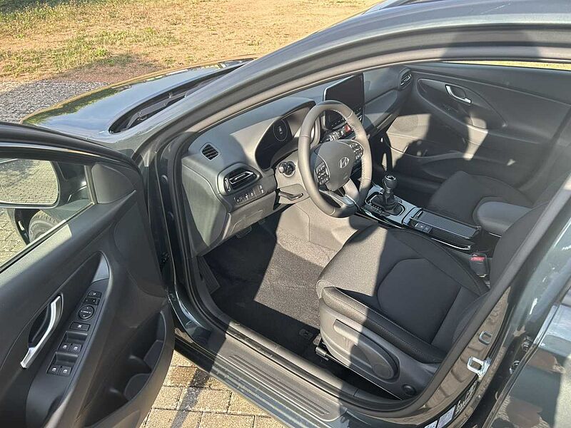 Hyundai i30 cw ADVANTAGE AUTOMATIK !! ! ADVANTAGE AUTOMATIK !! !